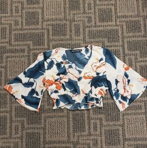 PRETTY LITTLE THING Size 4 Floral Ruffle Hem Beach Crop Top